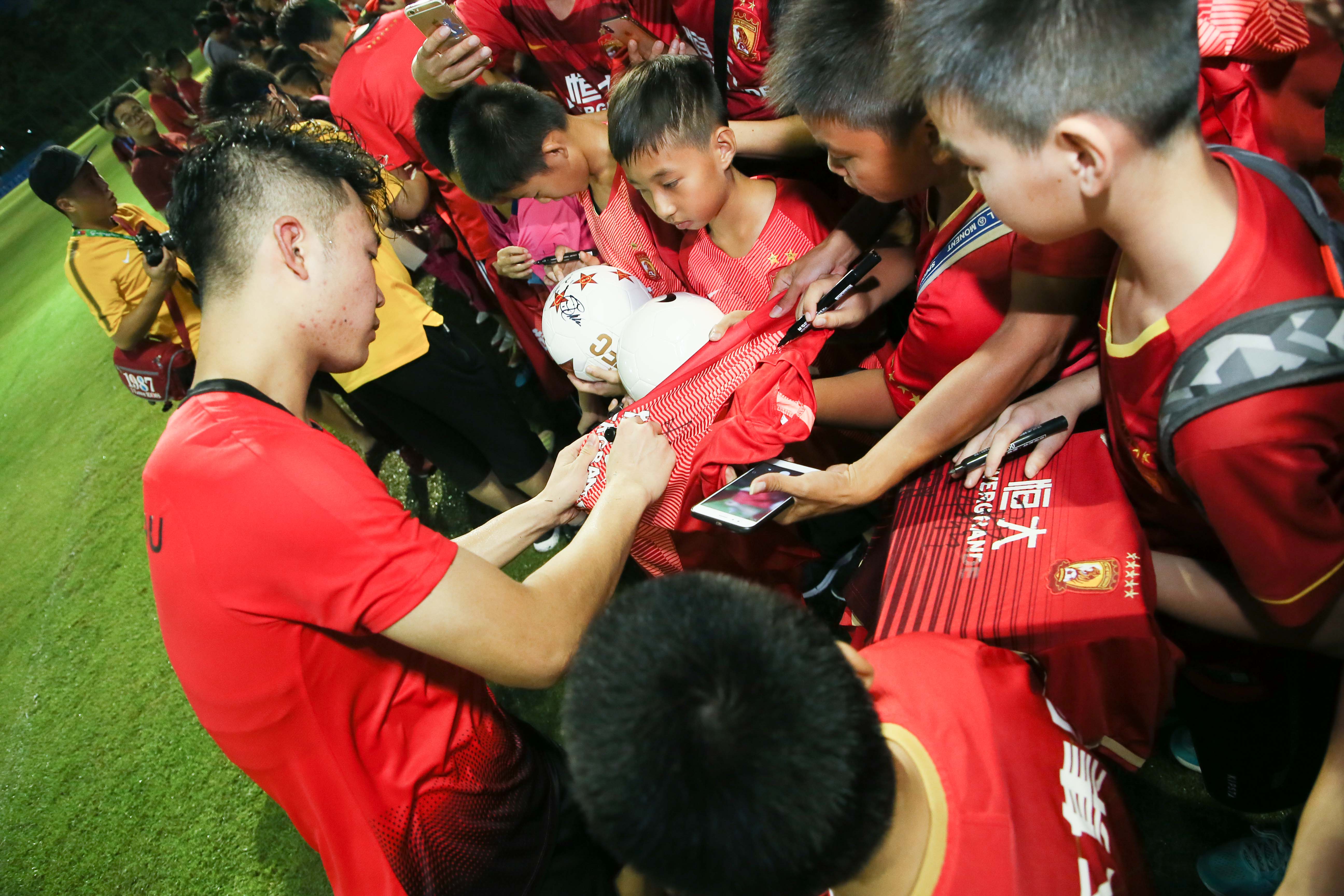 包含科尔多瓦队长大展身手，助球队收获首场胜利的词条